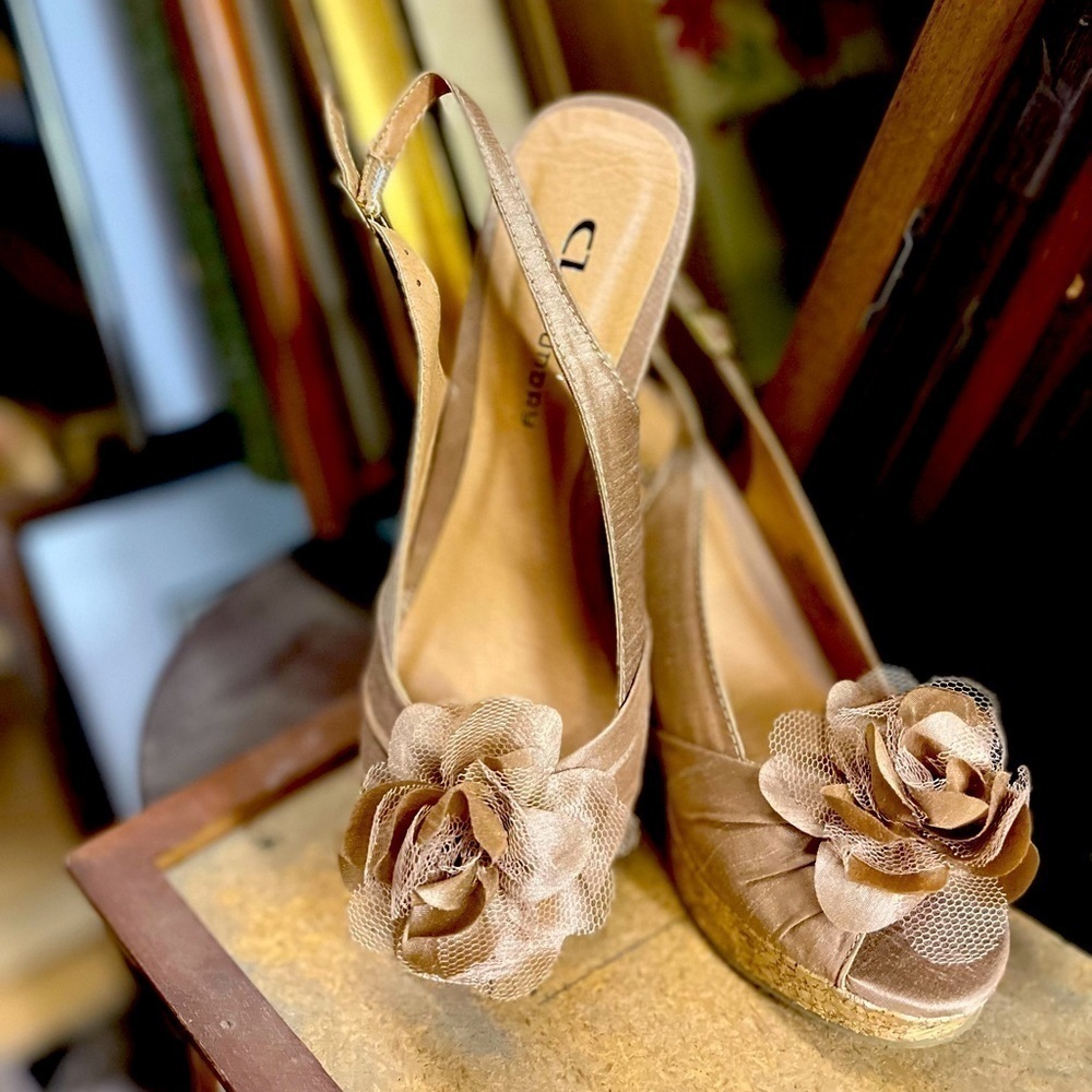 CHINESE LAUNDRY RAW SILK AND CORK PLATFORM WEDGE SANDALS - Picture 7 of 7